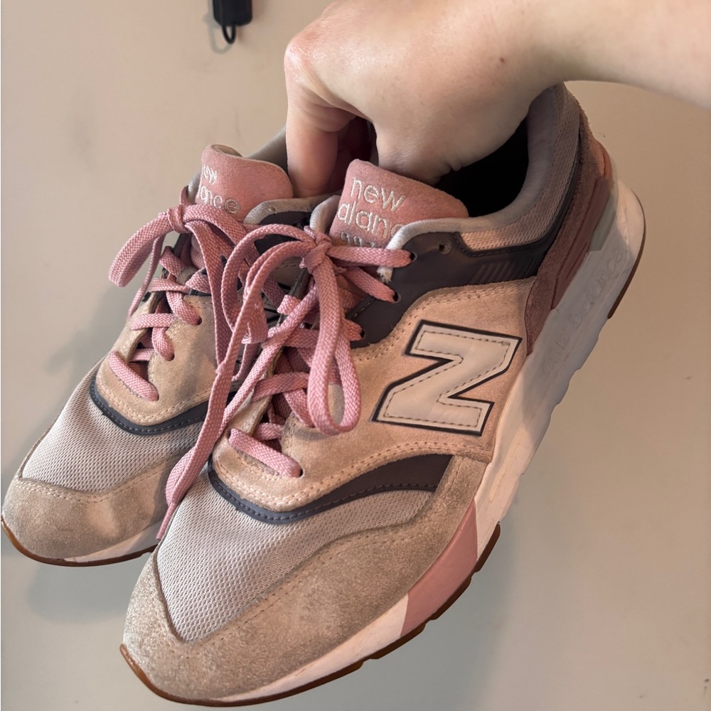 New Balance 997 Pink Grey Trainer Sneakers Womens 9